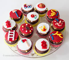 We are generous with our icings. Feuerwehr Cupcakes Kuchen Geback Pralinen Und Gute Laune