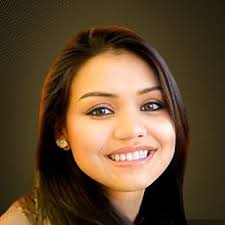 I've built over 5,000 LinkedIn profiles in the past decade. The # 1 thing  that tanks connection rates? Your headshot. That's right. 500+ profiles a  year, and this is the thing people