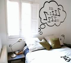 Mit einem wandtattoo geht dies spielend leicht und ihren. Schmuckt Euer Schlafzimmer Mit Wand Tattoos Nettetipps De