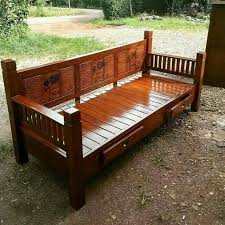 Kursi kayu minimalis dengan kualitas terbaik bukan dilihat dari desain ataupun ukirannya, namun yang paling utama adalah material kayu pembuatnya. 8 Pilihan Model Kursi Kayu Panjang Cocok Buat Furnitur Rumah Kafe