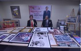 Beliau yang juga pengerusi institut kefahaman islam malaysia juga pernah menjadi pengerusi permodalan nasional berhad. Tun Ahmad Sarji Hands Over Personal Collection To Ukm Ukm News Portal