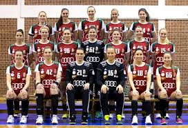 Ha kovacsicsék legalább egy pontot szereznek, biztosan ott vannak a középdöntőben. Valogatott Csutortokon Az Oslo Magyar Noi Kezilabda Facebook