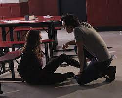 , la série vampire diaries est un phénomène, surtout dans la catégorie drame , fantastique , romance. The Vampire Diaries Season 6 Episode 11 Woke Up With A Monster Recap Pop Goes The World