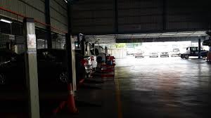 Ini boleh digunakan dengan mengeluarkan surat kebenaran atau authorisation letter di mana kenderaan anda yang satu lagi itu dibawa masuk oleh rakan anda. Coretan Anuar