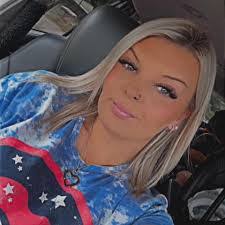 Dawn Mayle's Instagram, Twitter & Facebook