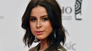 Celebrity pictures, celebzz, pictures, daily celebrities pictures, hollywood, pics, candid, famous, actresses, celebzz, celebrity, los angeles, pictures, pretty, actress, model, sexy. Lena Meyer Landrut Oben Ohne Foto Spaltet Ihre Instagram Fans