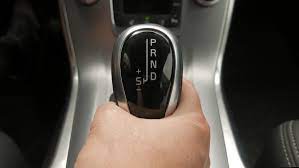 Mungkin ada yang belum tahu cara nak gerakkan gear automatik biasa(bukan gate style). Lakukan 5 Tabiat Ini Jika Mahu Gear Automatik Anda Rosak