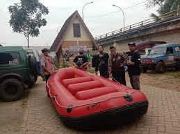 Lembah ini menawarkan keindahan lanskap pepohonan yang asri dan rimbun. Lintas Komunitas Susur Sungai Di Cisadane Bisnis Corner