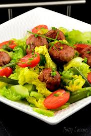 Boulettes De Saucisse Italienne Salade Mixte Recipe In 2020 Italian Sausage Meatballs Sausage Meatballs Italian Sausage