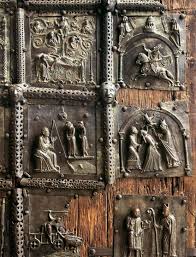 Le Porte Bronzee Della Basilica Di S Zeno A Verona Risalgono Agli Inizi Del Xii Secolo Illustrano Miracoli Del Sant Antique Doors Gorgeous Doors Unique Doors