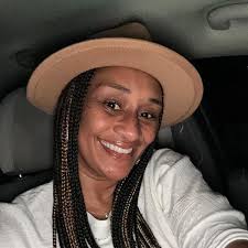 Amazon.com: This Ain't Love Jones: 9798281572712: Mason, Shekia: Books