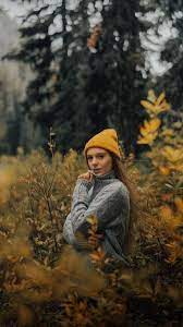 28 Fancy And Creative Portrait Photo Ideas You Must Have Nature Photoshoot Senior Girl Photography Outdoor Portrait Photography