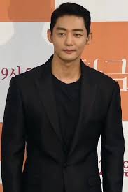 His first film was shower in 2002, but it was not released due to lack of funding, hyun eventually made his debut in 2003 with the television series bodyguard, followed by roles in the sitcom nonstop 4 and quirky. Lee Tae Sung Wikipedia