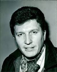 Henry Knowles's Instagram, Twitter & Facebook