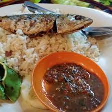 Bahan yang akan anda goreng bisa direbus dulu atau bisa digoreng langsung. Photos At Nasi Goreng Ikan Rebus Seri Kinta Ipoh Perak