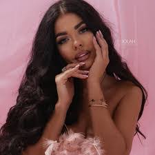 Monica Renner's Instagram, Twitter & Facebook