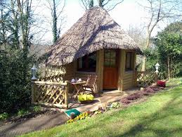 La Hutte Cabane En Bois A Quelques Pas Des Falaises D Etretat Seine Maritime Normandie Http Www Gites De France Norm Octagon House Round House Cob House