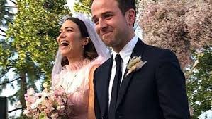 More images for hochzeitskleid krone » Traum In Rosa Mandy Moore Hochzeit In Zauberhaftem Brautkleid Krone At
