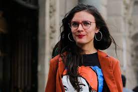 Matrona, feminista, ex presidenta fed.de estudiantes udec, sec. Diputadas Camila Vallejo Y Karol Cariola Solicitaron Permiso Para Hacer Un Festival Por Las 40 Horas