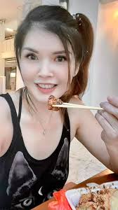 Introduction and sharing food discoveries in Singapore