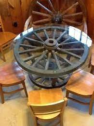 Nous vous proposons quelques idées déco, afin de rafraichir votre intérieur en lui donnant un nouveau style et tout cela à moindre frais grâce aux rideaux! 30 Idees De Roue De Charette En 2021 Roue Roues De Chariot Roue En Bois