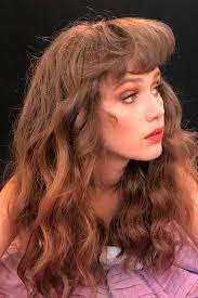 The 80s Are Back In Town Nostalgic 80s Hair Ideas To Steal The Show 80s Hair Styles Hairstyles With Bangs Curly Hair Styles