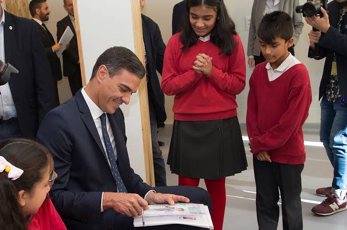 La Moncloa. Pedro Sánchez visits kids and teens resource centre on  International Day for the Eradication of Poverty | 17/10/2018 [News]