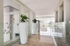 Emirates Hills Villa In Dubai By Nikki B Signature Interiors Floor Vase Modern Houses Interior Large Floor Vase