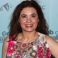 Figura relevante de bendita tv, programa que ya es un clásico de las noches argentinas, any ventura se muestra chispeante y sugestiva en cada una de las emisiones. Biografia De Yolanda Ventura Edad Estatura Pack Esposo Hijos Novelas Laletrade Biografias Musica Y Letras