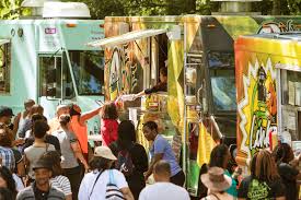 Klyde Warren Park, Dallas Food Trucks Editorial Stock Image - Image Of  Chairs, Eating: 126212374