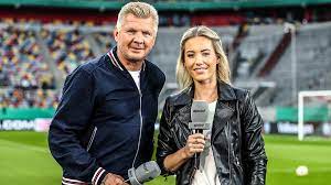 Papendick studierte sportjournalismus in köln. Tv Experten Diese Ex Profis Analysieren Bundesliga Nationalelf Und Europapokal Sportbuzzer De