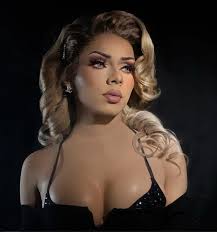 Angelique Diamond's Instagram, Twitter & Facebook