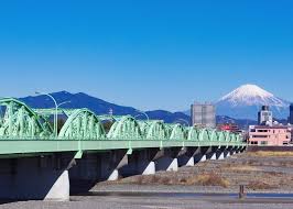 安倍川橋と富士山（静岡県静岡市）。随分前のpic。迫力の12連ボーストリングトラスと富士山、また見たいなぁ〜🗻🗻🗻1923年完成。  Abekawa Bridge and Mt. Fuji, Shizuoka, Japan. ・ #土木 #橋 #トラス橋 #富士山 #安倍川 #安倍川橋  #静岡 #世界遺産 #世界文化遺産 #土木 ...