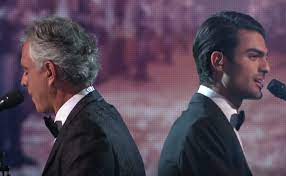 Andrea bocelli el mejor cantante del mundo. Andrea Bocelli Und Sein Sohn Matteo Singen In Einer Fernseh