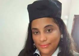 Abandona el país esposo de exfiscal de Villa Vásquez