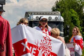 Na granicy rozkładany jest drut kolczasty. Protest Na Granicy Polsko Bialoruskiej Bialorusi Demonstruja Na Przejsciu Granicznym Bobrowniki Berestovitsa Zdjecia Gazeta Wspolczesna