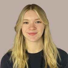 Holly Topper's Instagram, Twitter & Facebook