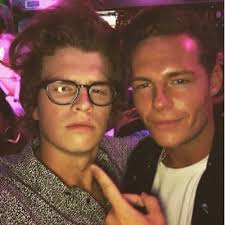 Dom Wright (@DommWright)