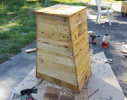Even if you don't have a garden to put it on, you can love this compost area! 8 Diy Compost Bin Prototype Using Recycled Pallets Practical Sustainability