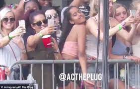Obama already says he's none too pleased when he spots guys eyeing his oldest, malia, who turned 19 in 2017. Video Malia Obama Twerking And Grinding With Pals At Lollapalooza Music Festival