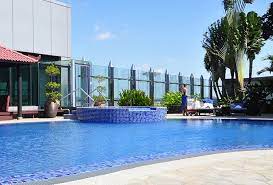 Singapore changi airport is singapore's primary international airport and a major aviation hub in asia. There S An Amazing Rooftop Pool At Singapore Airport