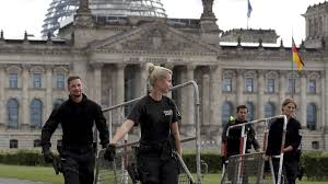 Der bundestag hat die änderung des infektionsschutzgesetzes beschlossen. Politiker Wollen Sicherheitslucken Am Bundestag Schliessen
