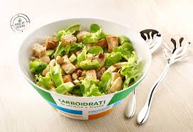 Trasferite la misticanza ben lavata in un'insalatiera e aggiungete i carciofi a fettine, dopo avere tolto le loro foglie esterne più dure e la 250 g di misticanza. Insalata Unica Con Misticanza E Avocado Pollo E Crostini Casa Di Vita