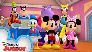It's thanksgiving and a day to share with family and friends. Happy Thanksgiving From Mickey And Friends Mickey Mouse Mixed Up Adventures Disney Junior Youtube