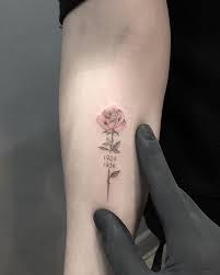 Kleine Rose Tattoo Bei Generation8tattoo Gemacht Bei Gemacht Generation8tattoo Klein Thea S In 2020 Tiny Rose Tattoos Small Rose Tattoo Little Rose Tattoos
