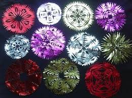 Sterne Aus Glanzpapier Fur Weihnachten Mit Kindern Basteln Advent Und Weihnachten Basteln Basteln Weihnachten Weihnachtsbasteln