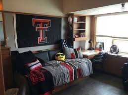 30 Awesome Room Design Ideas For Guys Trenduhome Dorm Room Decor Guy Dorm Rooms Dorm Room Designs