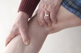 Achilles tendon injury is a common condition that causes pain along the back of the leg near the most overuse injuries to tendons caused by running are actually tendinosis rather than tendonitis. Pain In Back Of Knee Symptoms Causes And Treatment