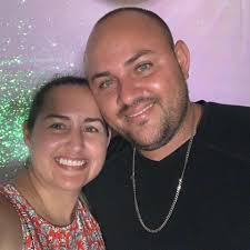 What are some good snorkeling spots and tour recommendations in Roatan?