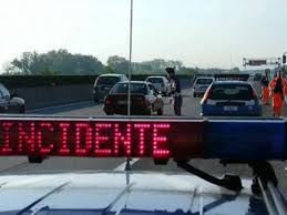 Inizia oggi il primo grande esodo di agosto, lo spostamento in massa degli italiani verso le località di villeggiatura: Due Incidenti In A1 Inferno Sull Autostrada Traffico In Tilt